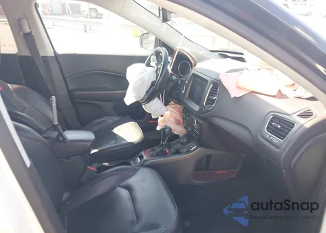 2019 Jeep Compass Trailhawk 4X4 z USA, uszkodzony, nr VIN 3C4NJDDB9KT759810